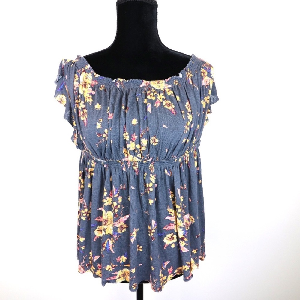 Free people / cap or off shoulder Tee